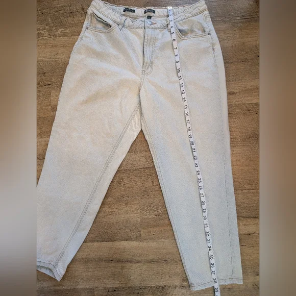 Light Wash distressed Wild Fable High-rise Tapered Jeans.Size 14 - Picture 8 of 9